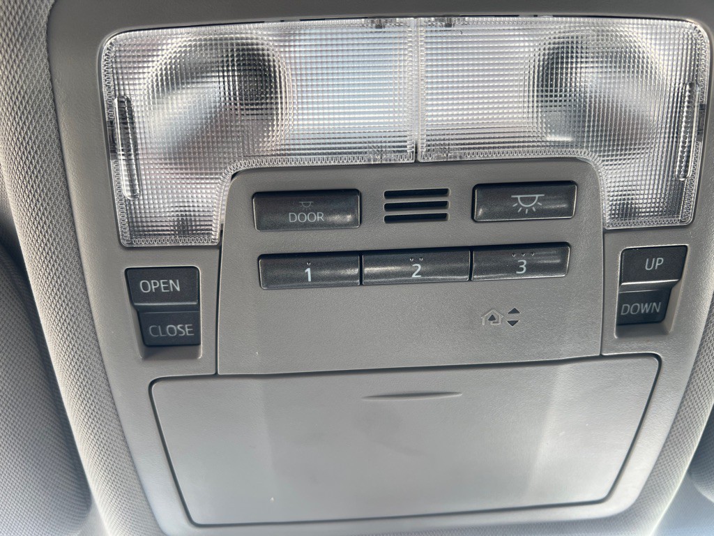 2016 Toyota Highlander Image 24