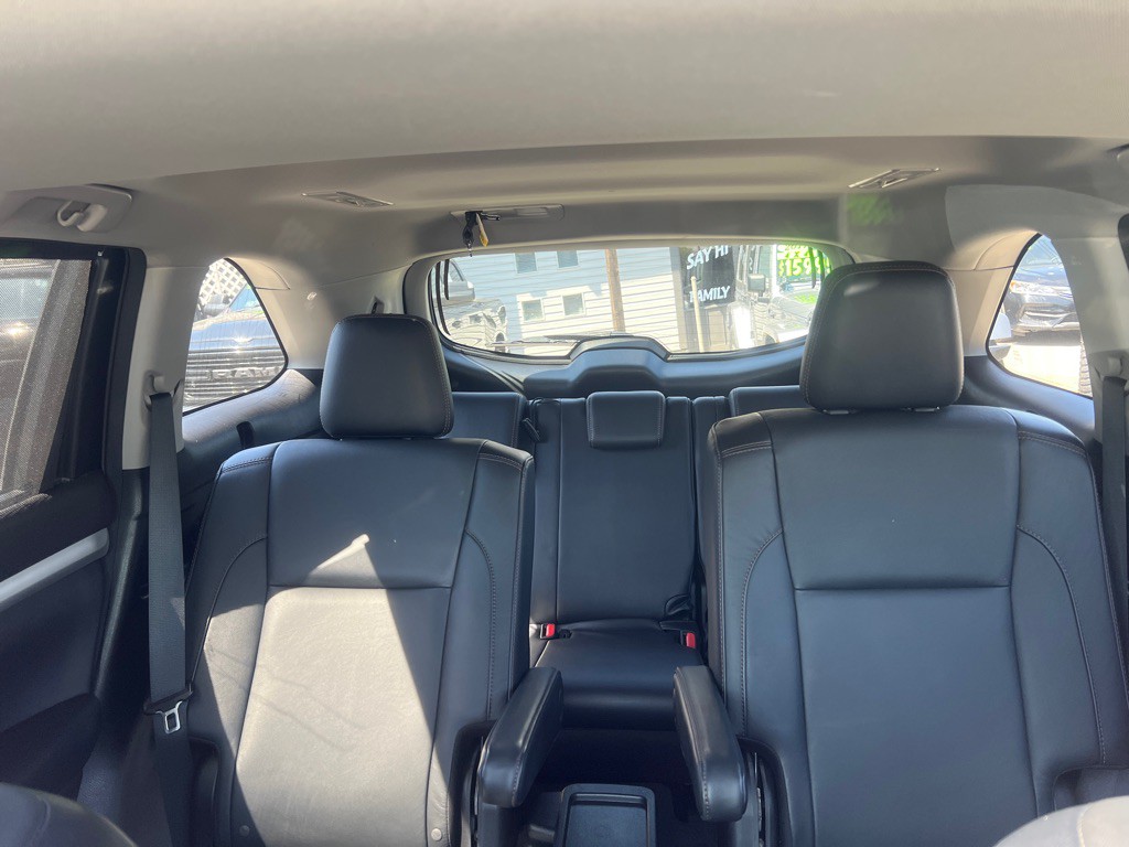 2016 Toyota Highlander Image 26