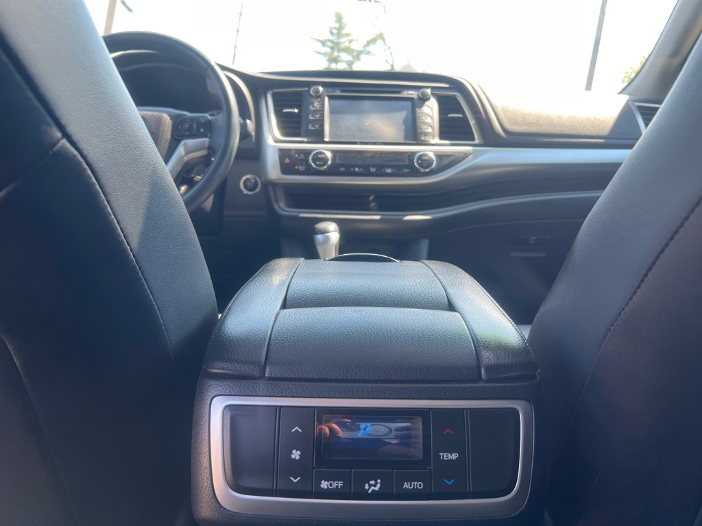 2016 Toyota Highlander Image 28