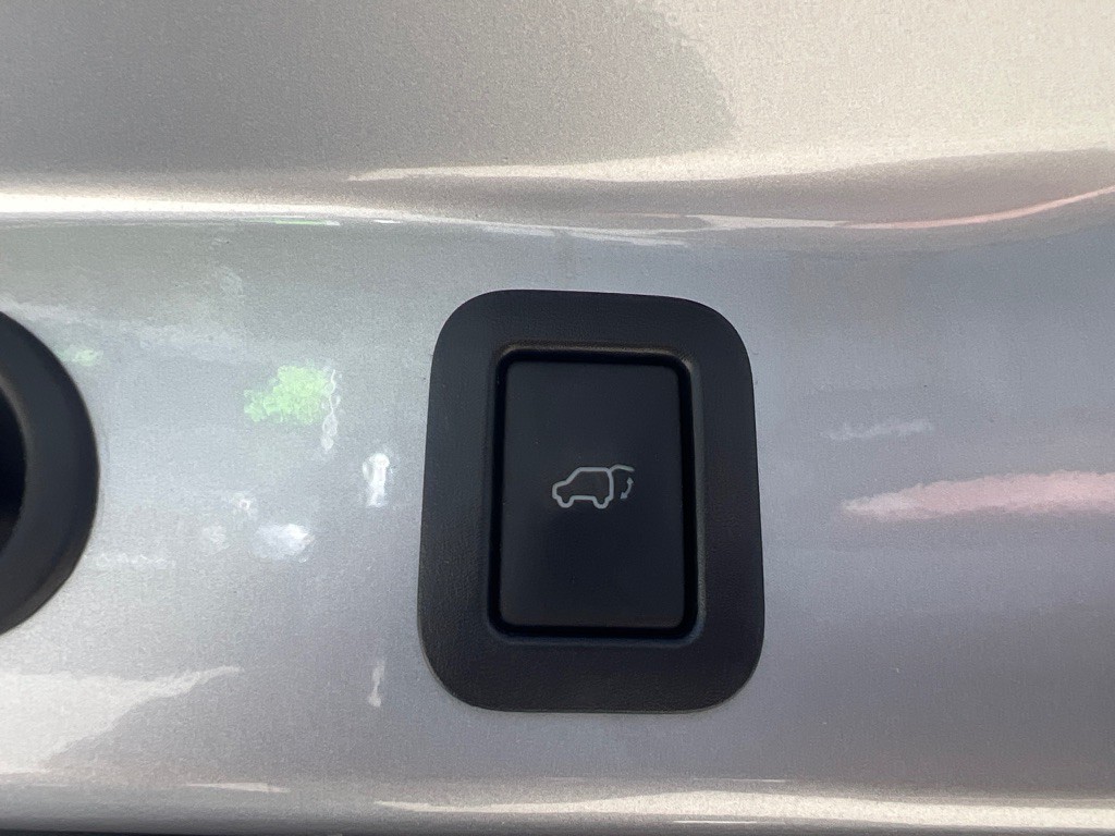 2016 Toyota Highlander Image 30