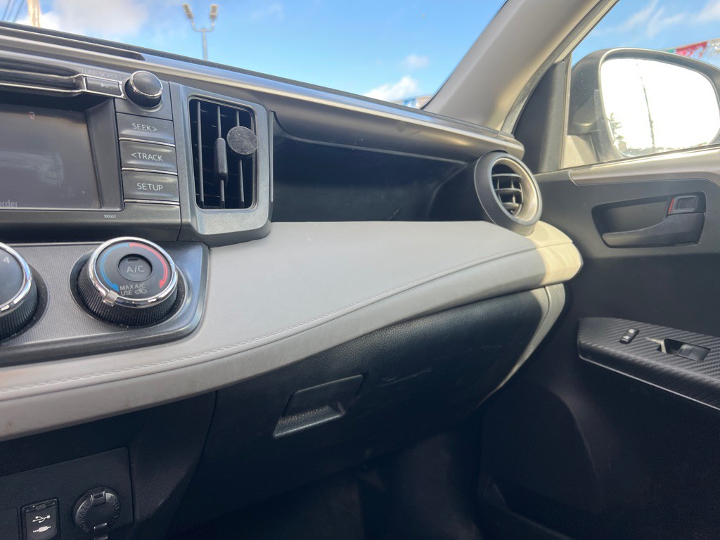 2015 Toyota Rav4 Image 14