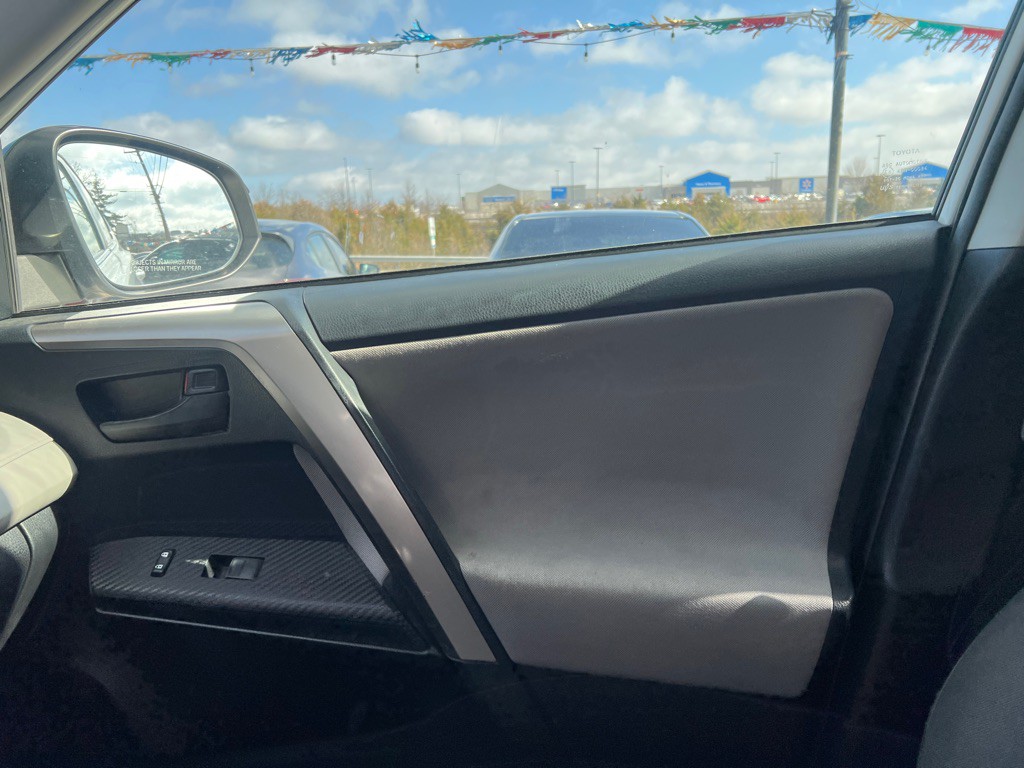 2015 Toyota Rav4 Image 15