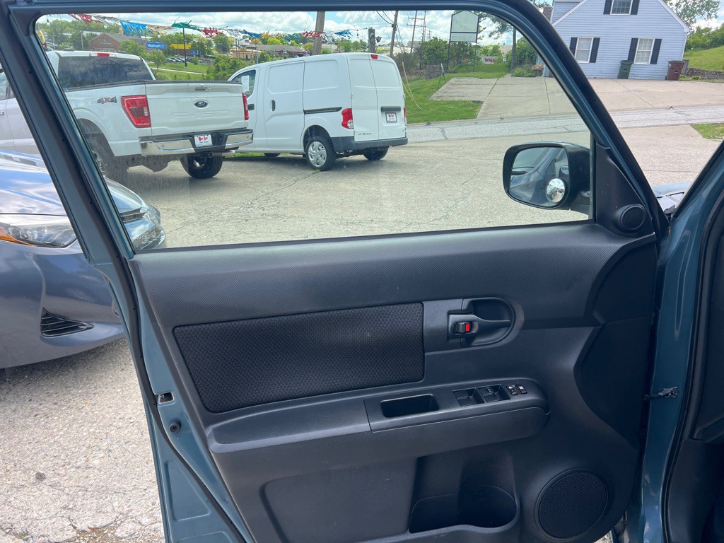 2008 Scion xB Image 9