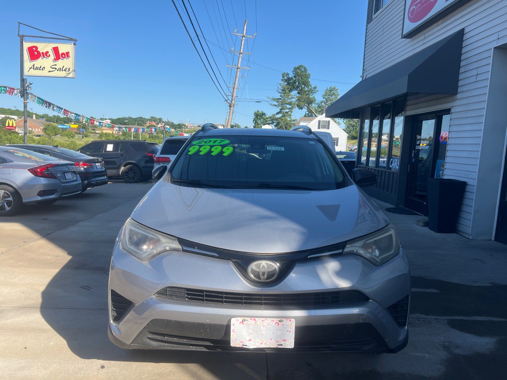 2017 Toyota Rav4 Image 2