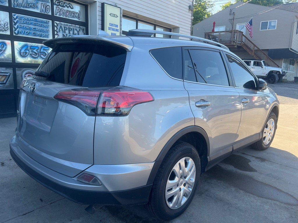 2017 Toyota Rav4 Image 5
