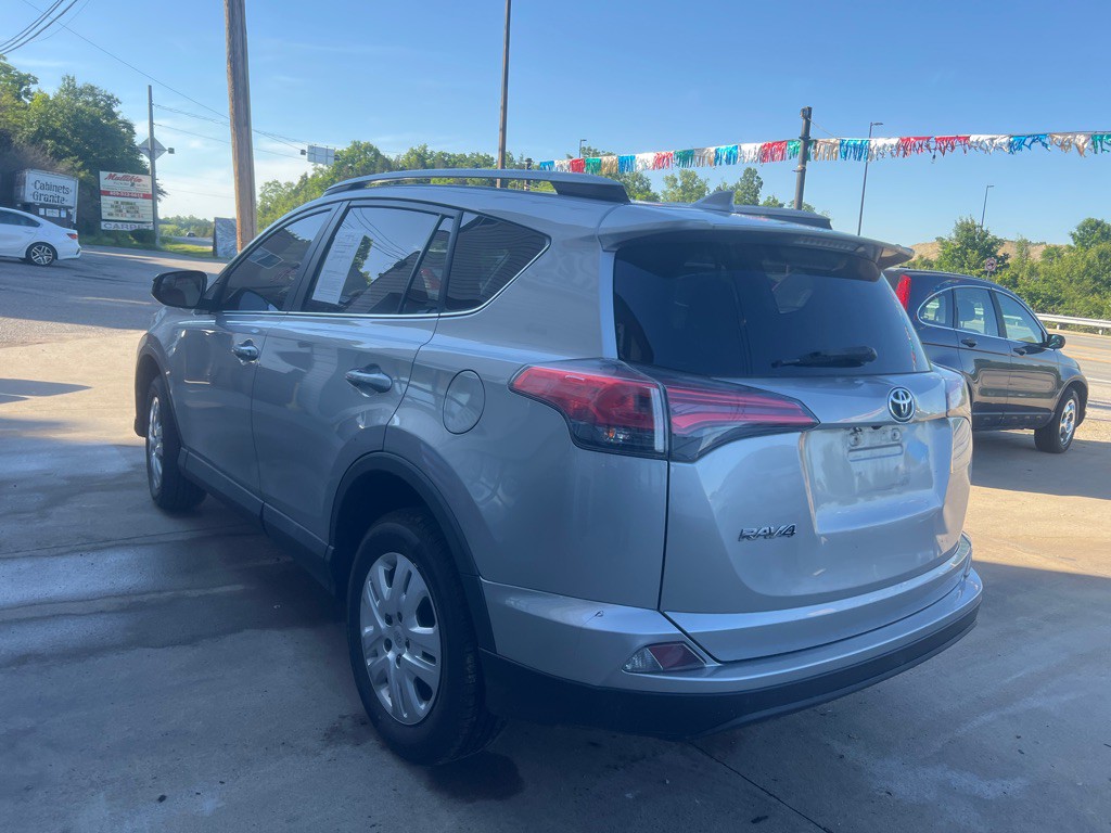2017 Toyota Rav4 Image 7