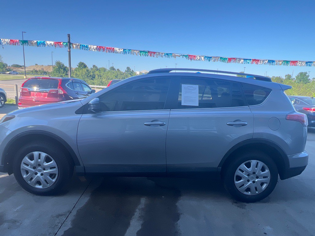2017 Toyota Rav4 Image 8