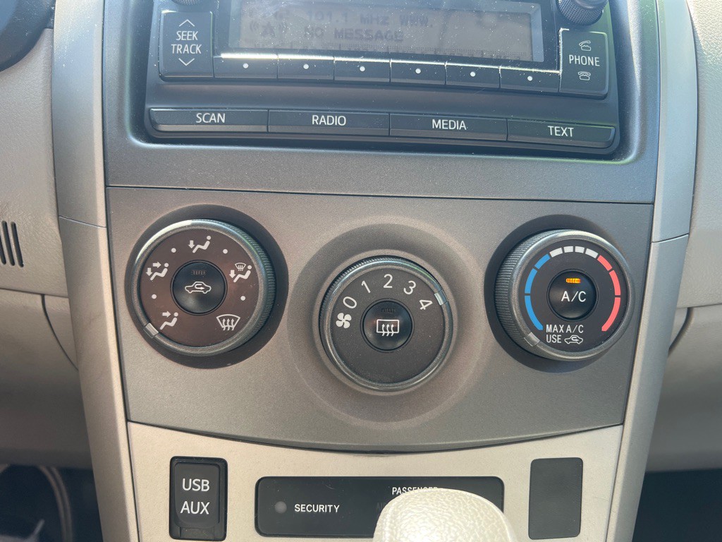 2012 Toyota Corolla Image 11