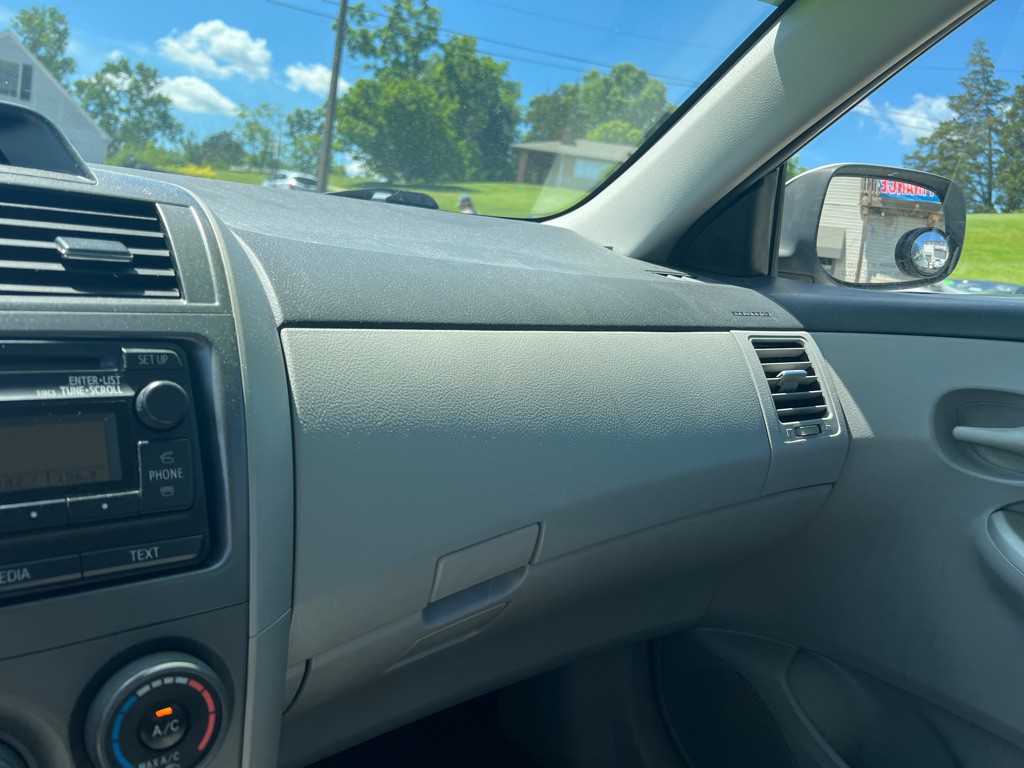 2012 Toyota Corolla Image 12