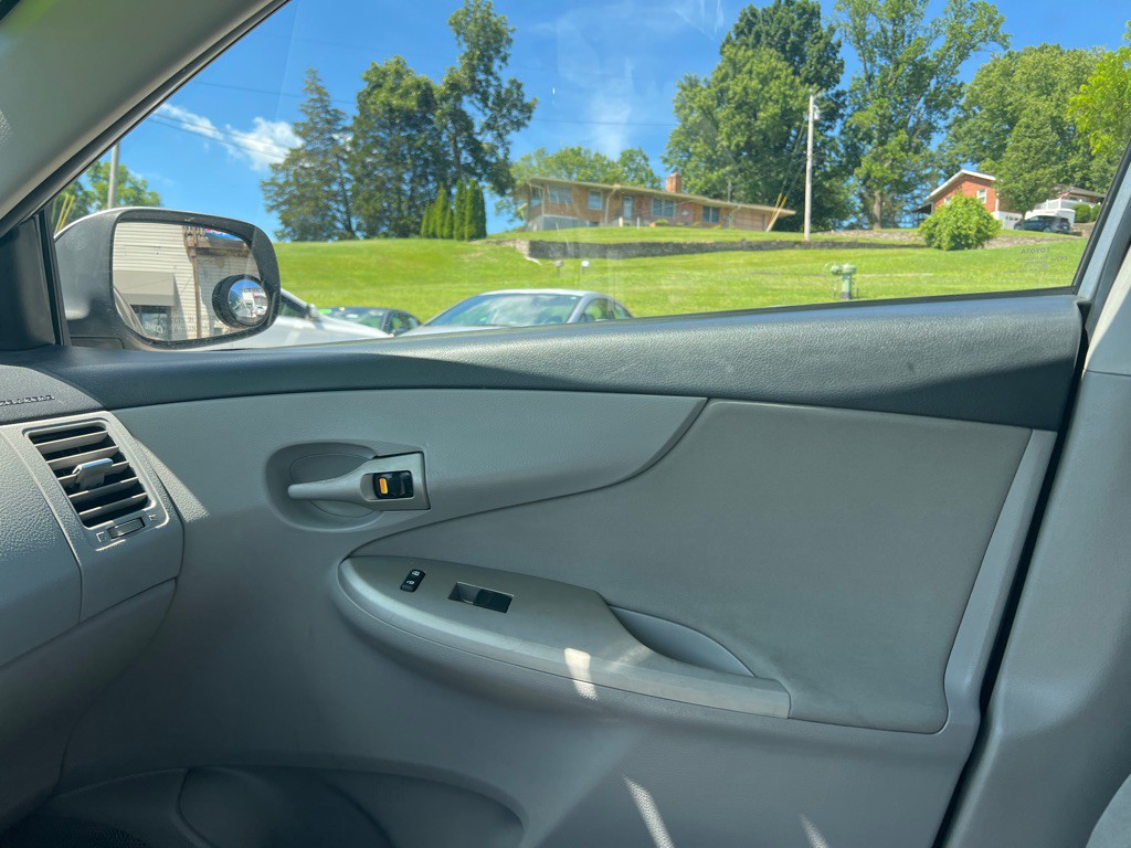 2012 Toyota Corolla Image 13