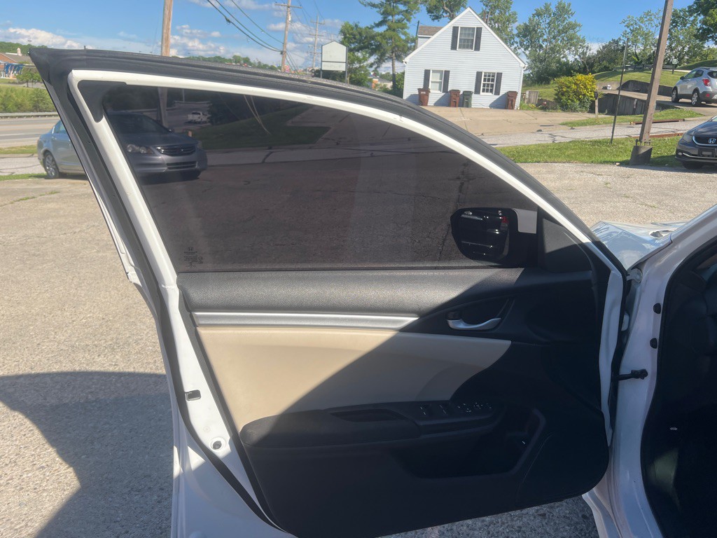 2018 Honda Civic Image 9