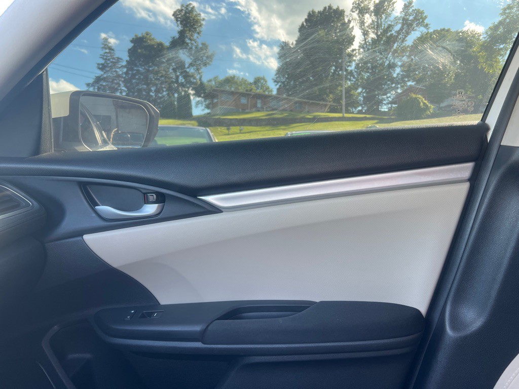 2018 Honda Civic Image 16