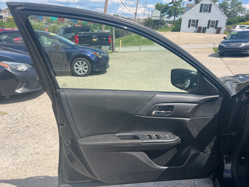 2015 Honda Accord Image 9