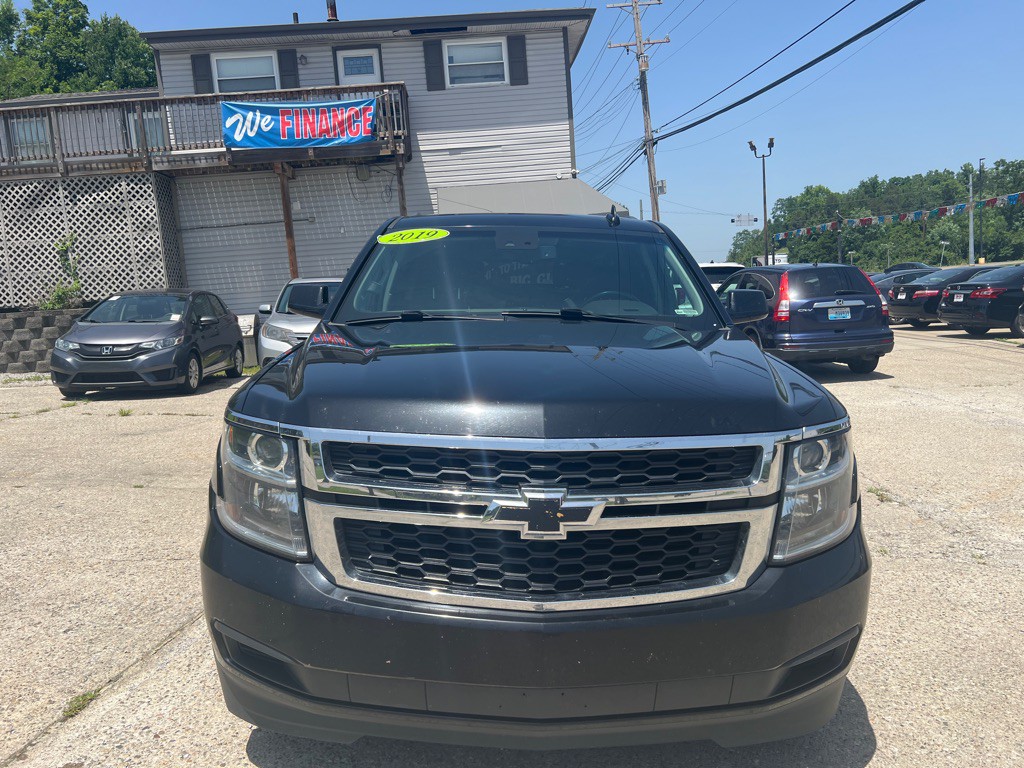 2019 Chevrolet Suburban Image 2