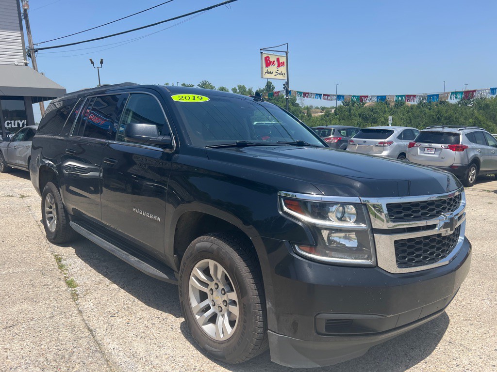 2019 Chevrolet Suburban Image 3
