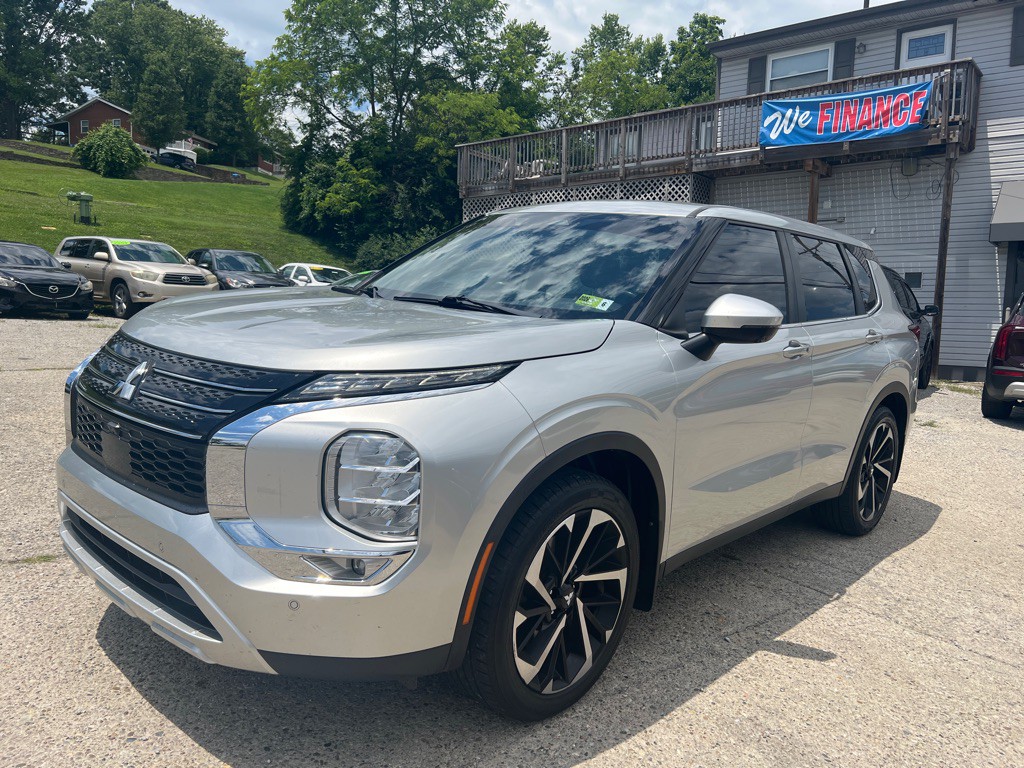2022 Mitsubishi Outlander Image 1