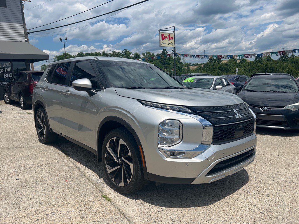 2022 Mitsubishi Outlander Image 3