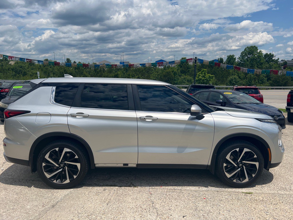 2022 Mitsubishi Outlander Image 4