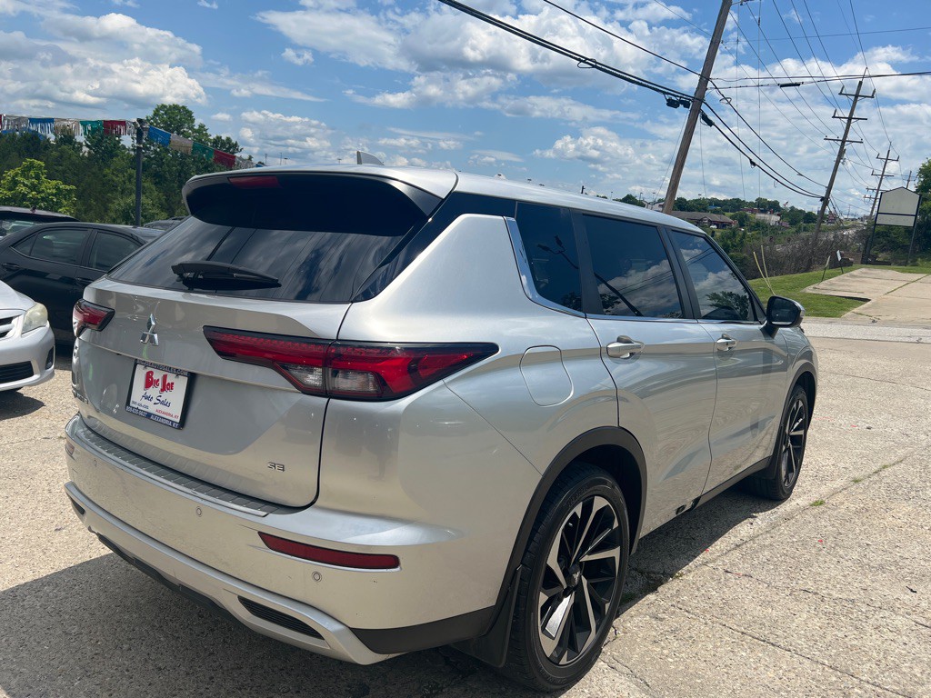 2022 Mitsubishi Outlander Image 5