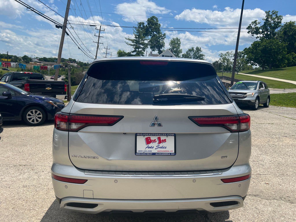 2022 Mitsubishi Outlander Image 6