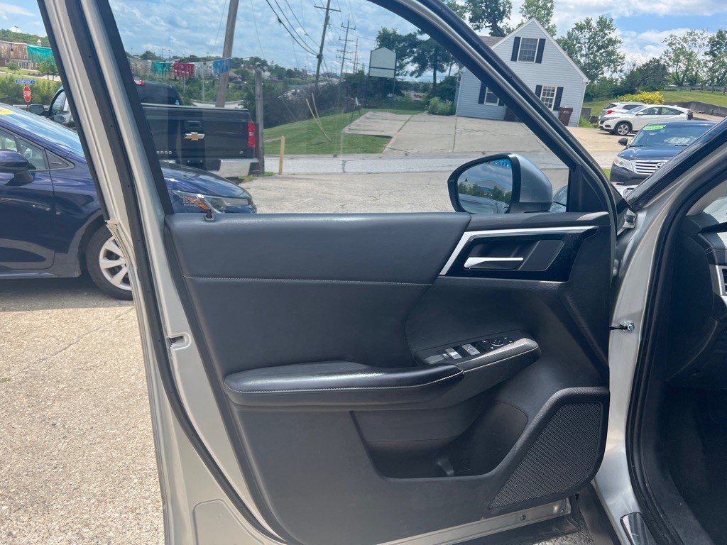 2022 Mitsubishi Outlander Image 9