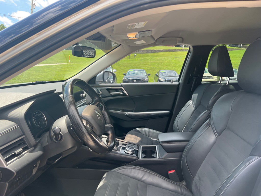 2022 Mitsubishi Outlander Image 10
