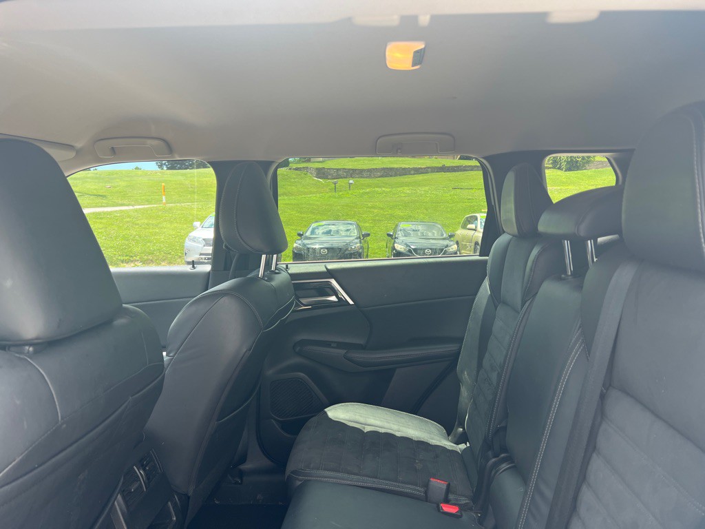 2022 Mitsubishi Outlander Image 11