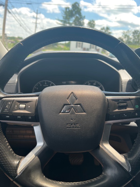 2022 Mitsubishi Outlander Image 14