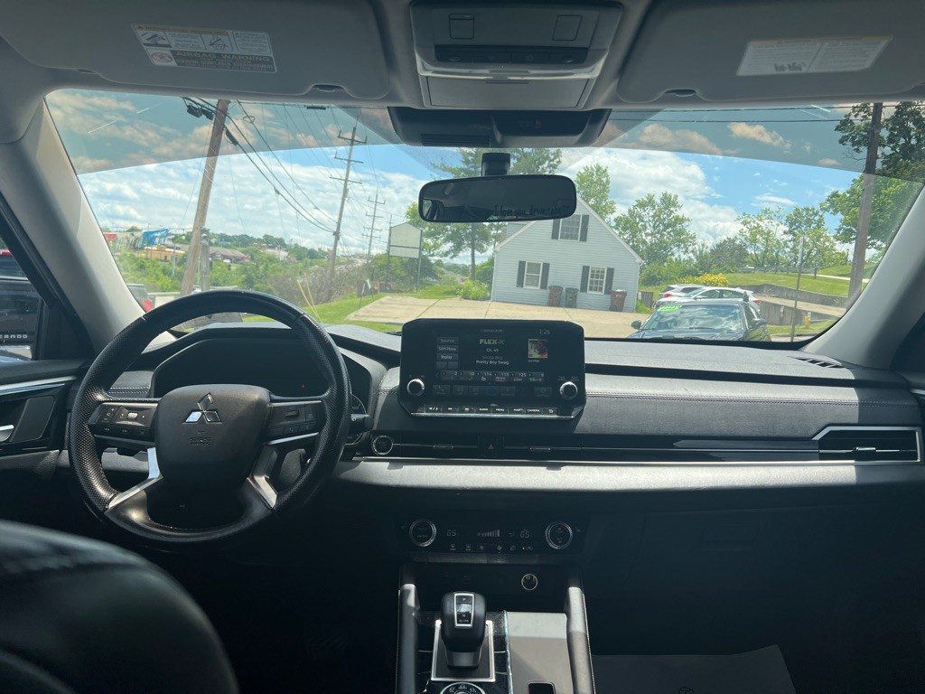 2022 Mitsubishi Outlander Image 26
