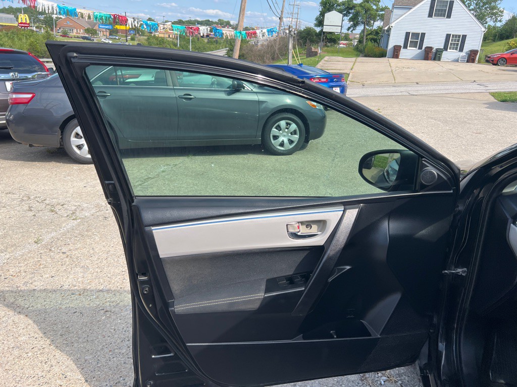 2016 Toyota Corolla Image 9