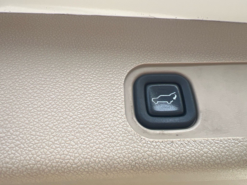 2012 Chevrolet Tahoe Image 26