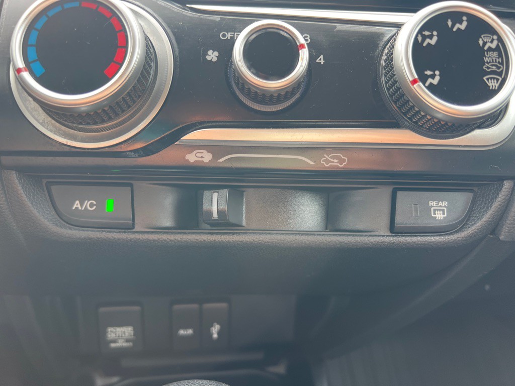 2015 Honda Fit Image 16