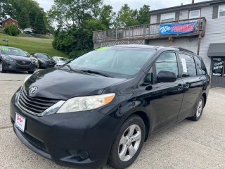 Image for 2012 Toyota Sienna LE ID: 7533379