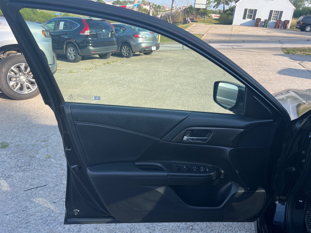 2017 Honda Accord Image 9