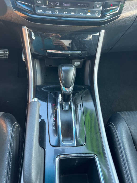 2017 Honda Accord Image 16