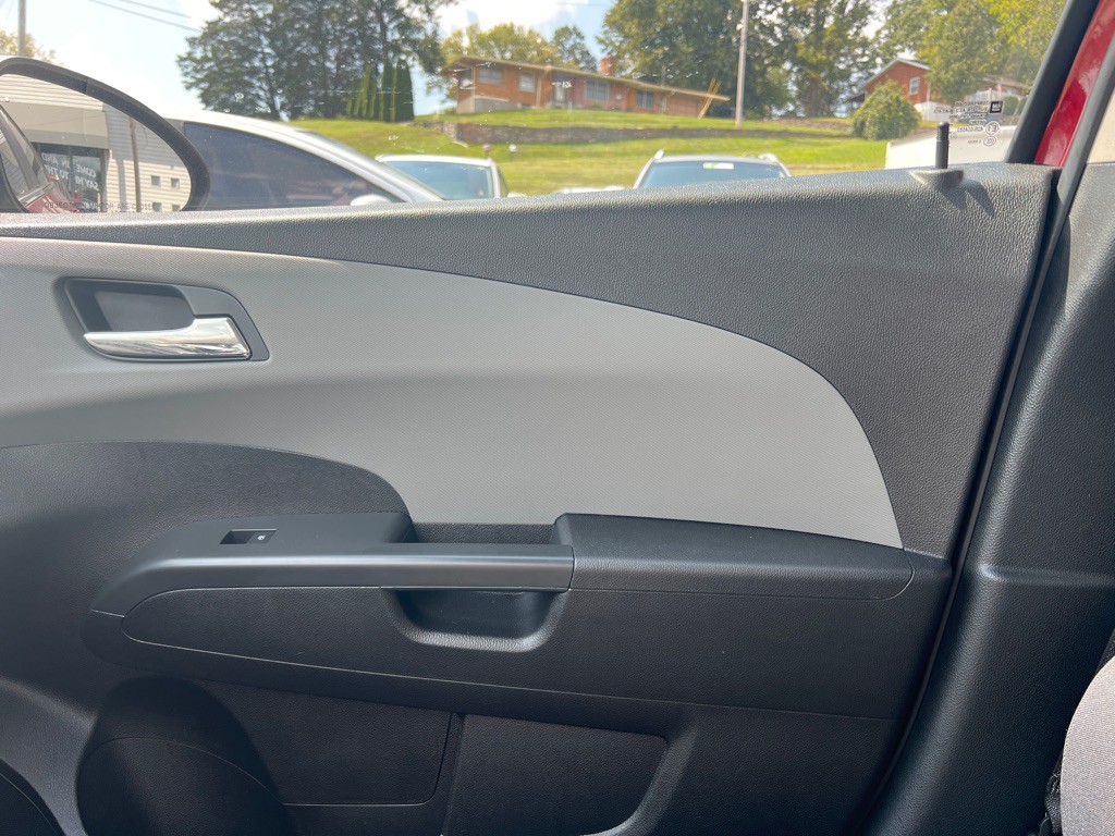 2012 Chevrolet Sonic Image 16