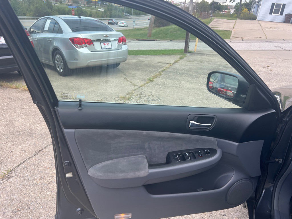 2004 Honda Accord Image 10