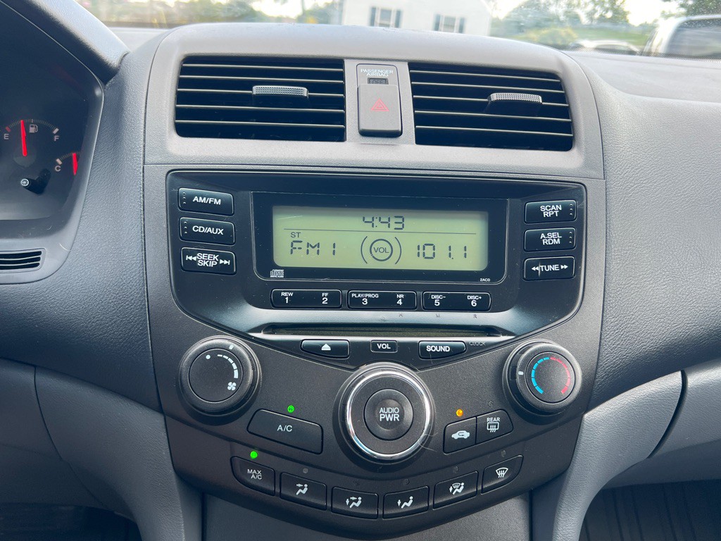 2004 Honda Accord Image 15