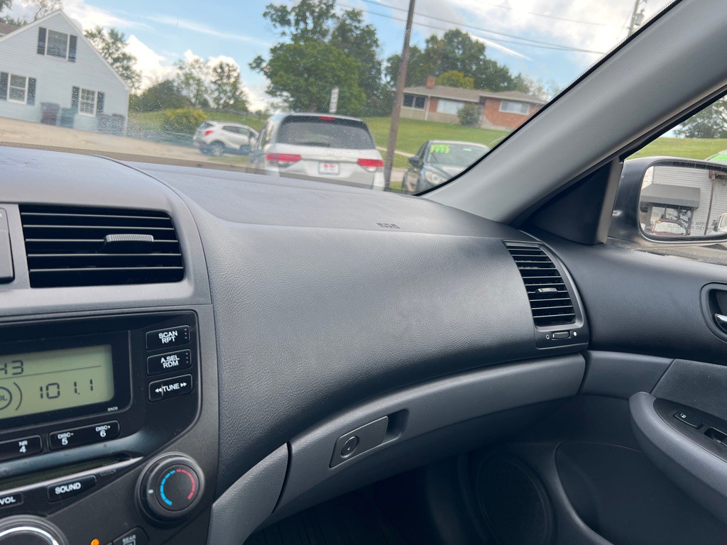 2004 Honda Accord Image 16