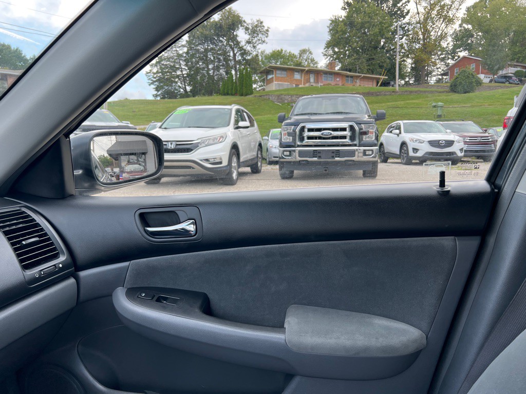 2004 Honda Accord Image 17