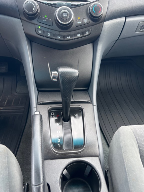 2004 Honda Accord Image 18