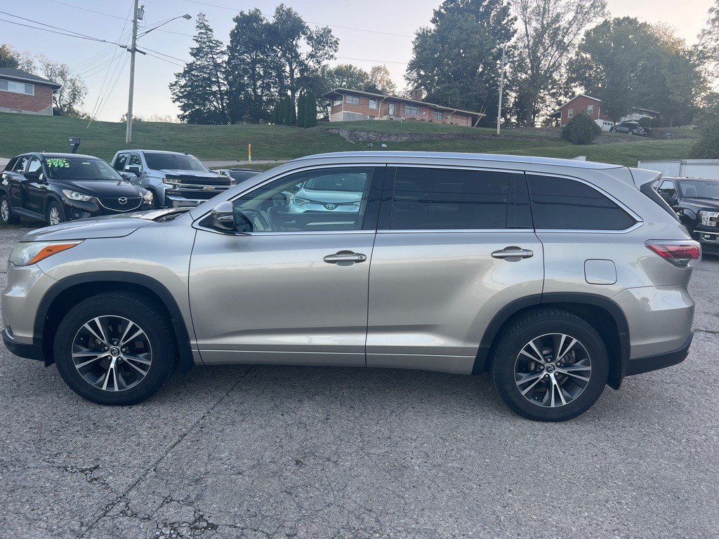 2016 Toyota Highlander Image 8