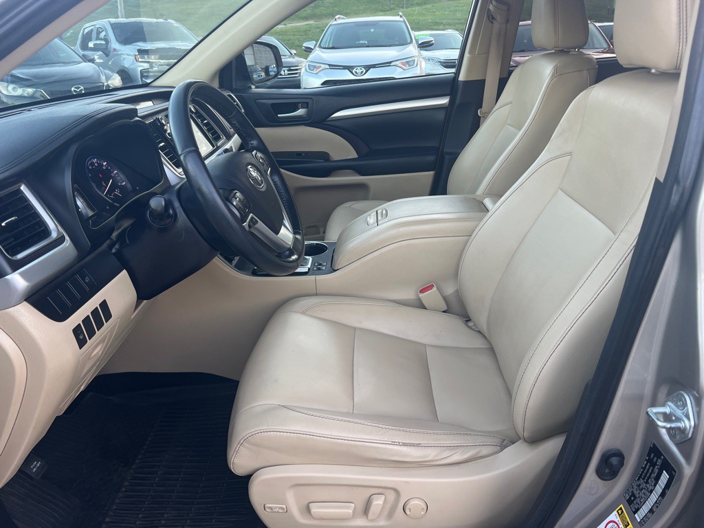 2016 Toyota Highlander Image 10
