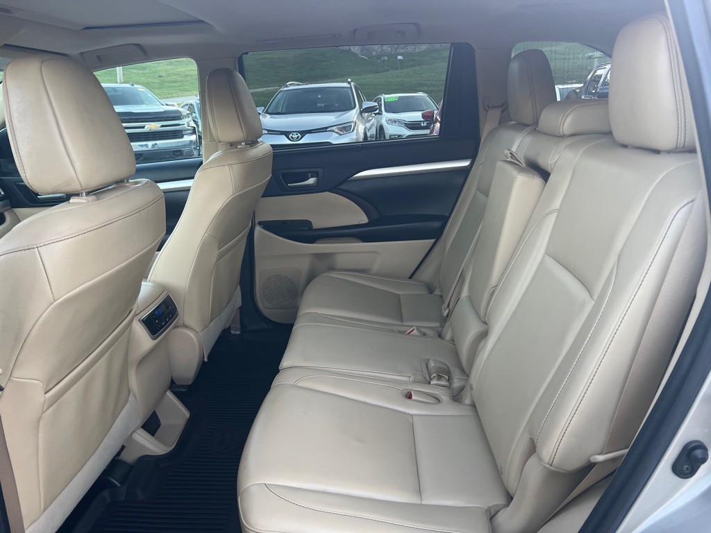 2016 Toyota Highlander Image 11