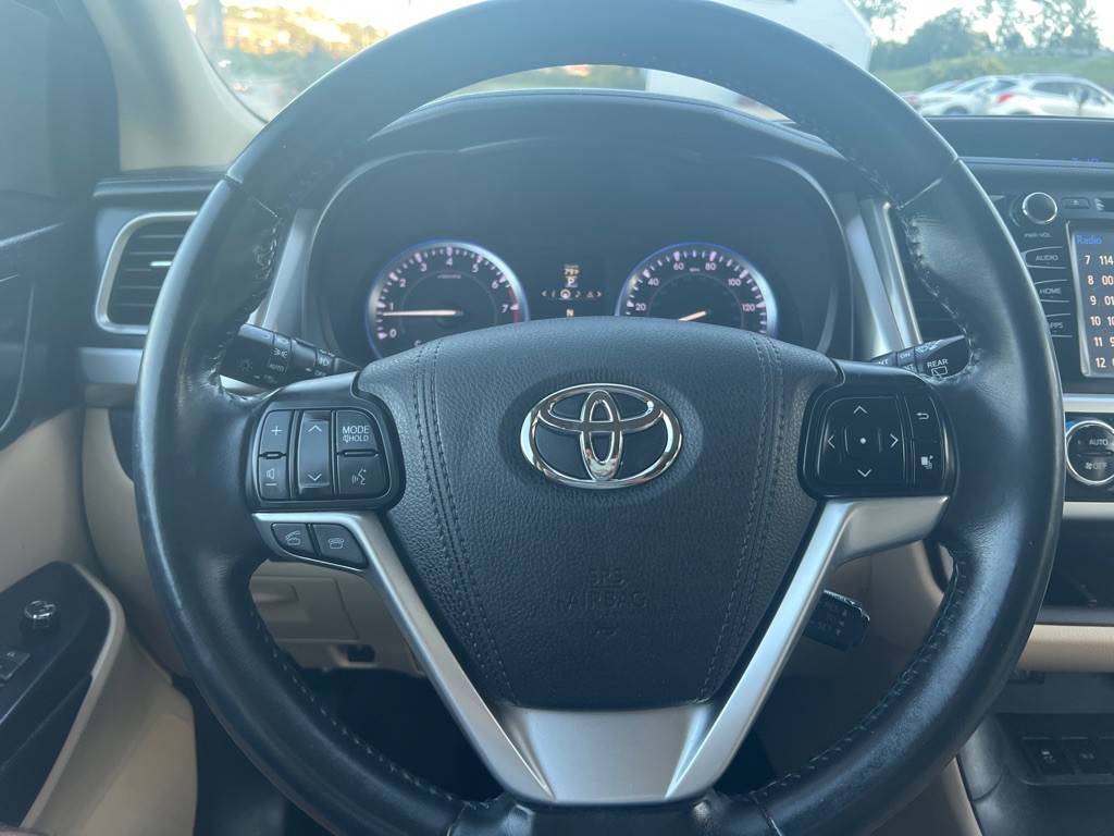 2016 Toyota Highlander Image 12