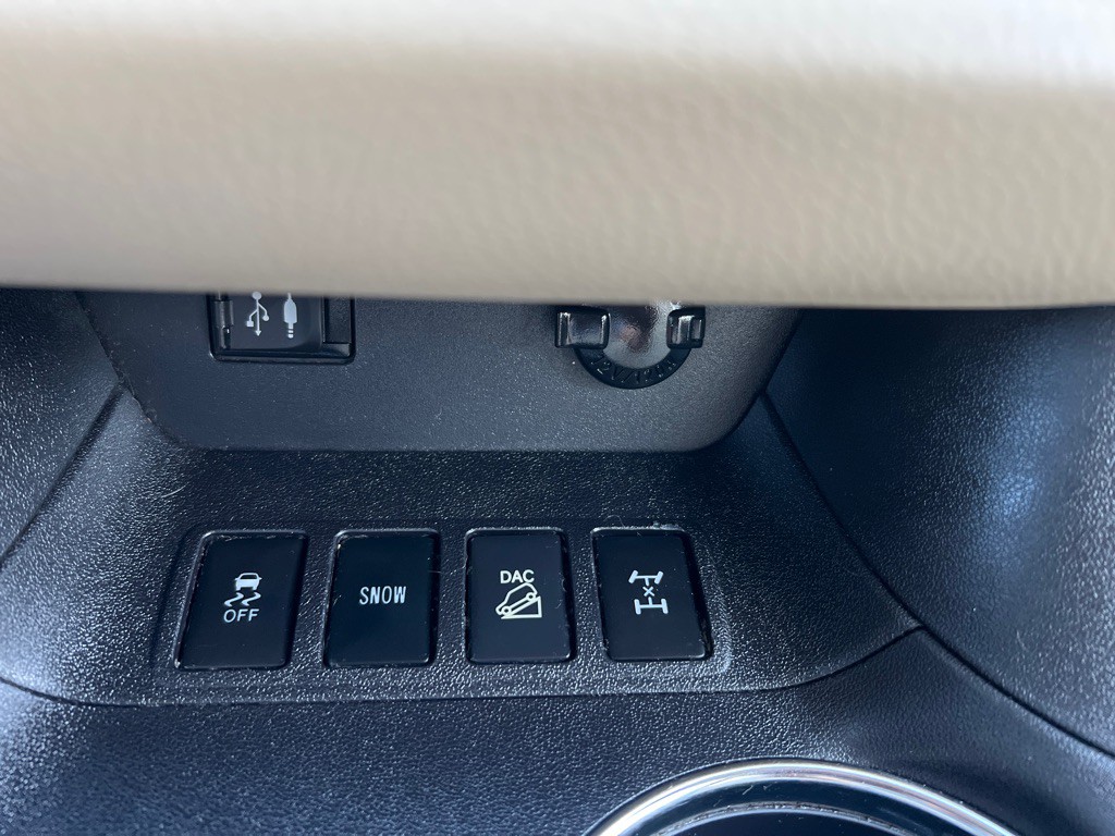 2016 Toyota Highlander Image 16