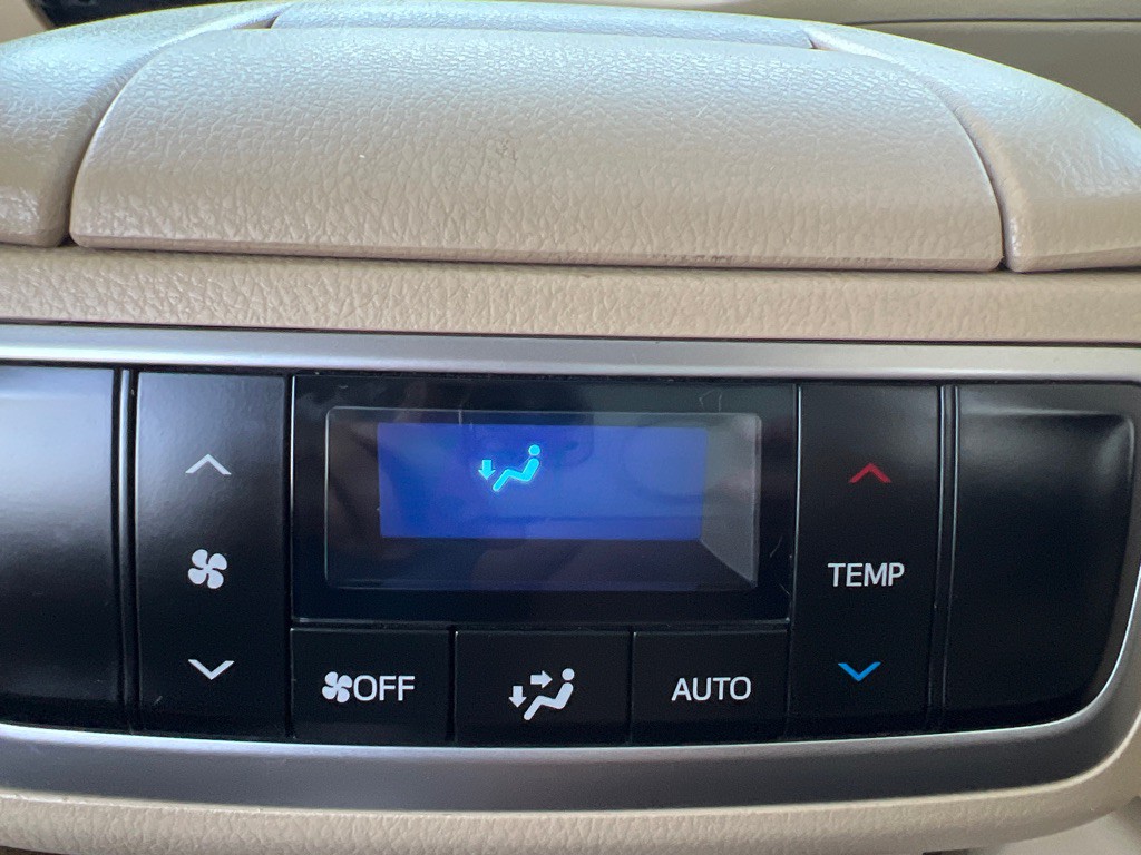 2016 Toyota Highlander Image 26