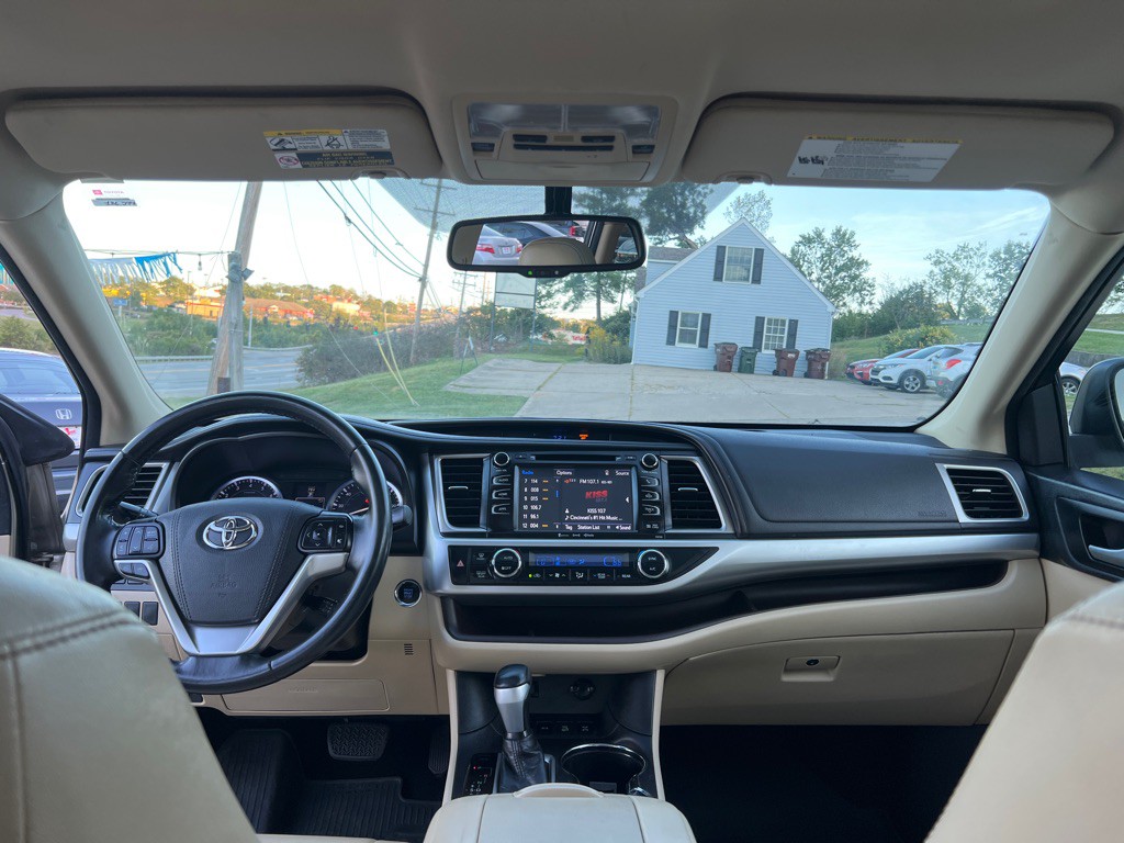 2016 Toyota Highlander Image 27
