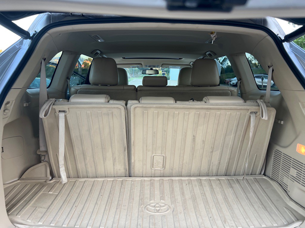 2016 Toyota Highlander Image 28
