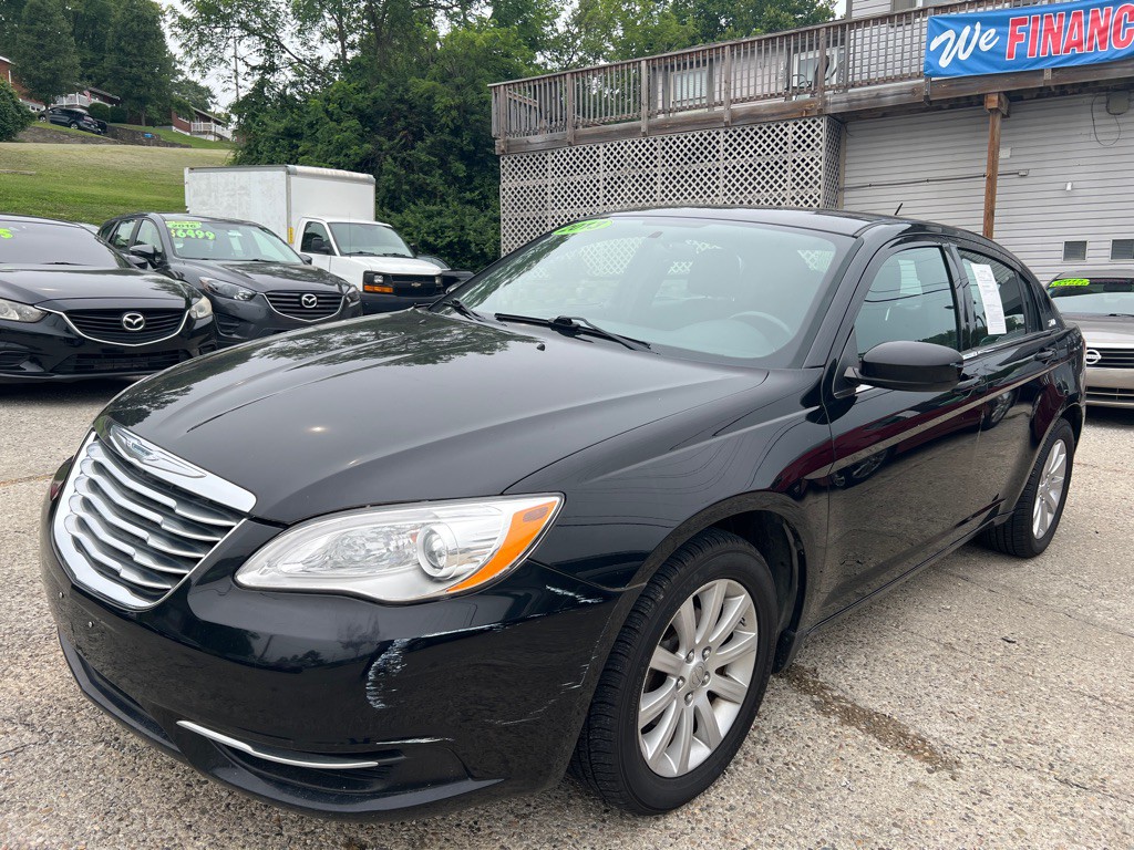 2013 Chrysler 200 Image 1